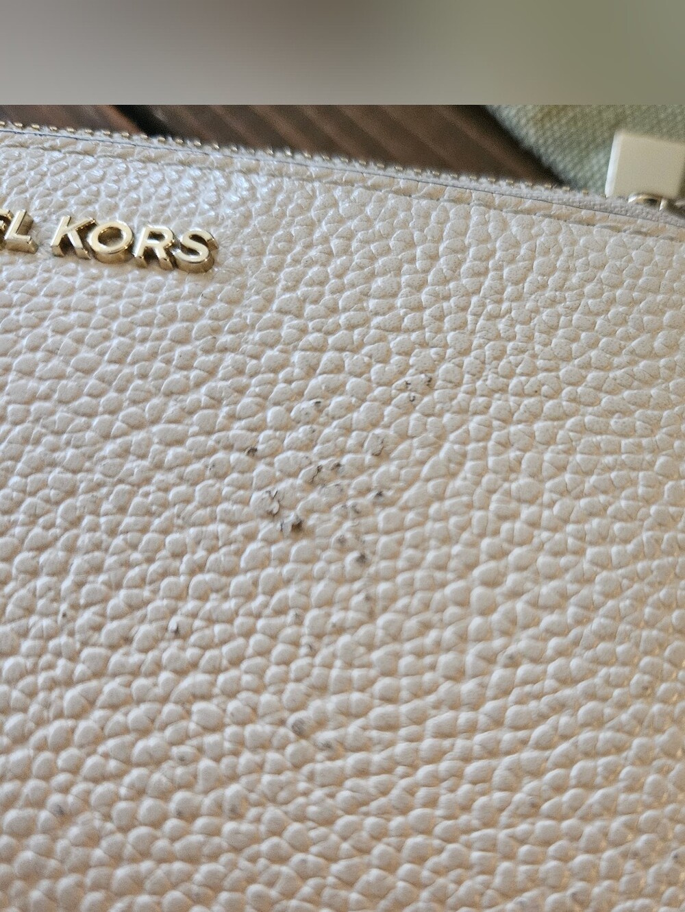 Michael Kors Cream Pebbled Leather Wallet with Gold Logo - Picture 2 of 6